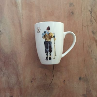 mok met man en ski's - skicadeau van sportcadeautjes
