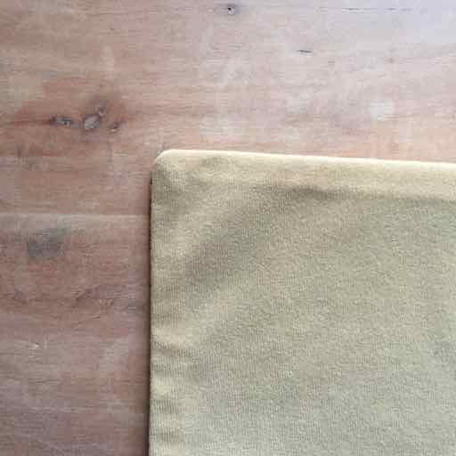 achterzijde van kussenhoes chalet - wintersportcadeautjes van sportcadeautjes