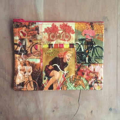 etui of toilettas met dames fietsen - fietscadeau van sportcadeautjes